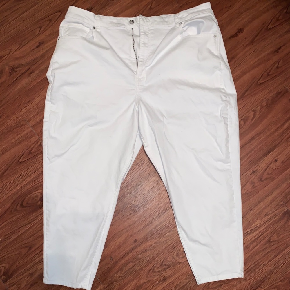 American Eagle White Mom Jeans - High Rise